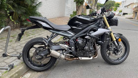 TRIUMPH STREET TRIPLE 675 ABS 